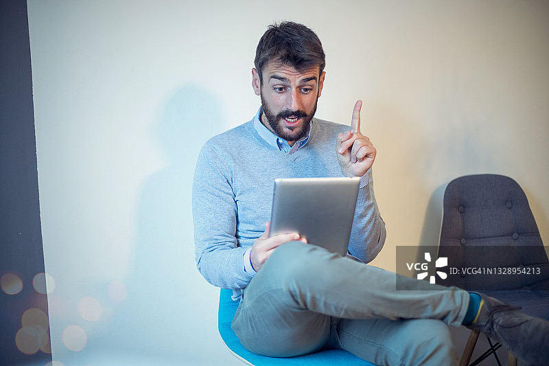 埋头工作图片素材