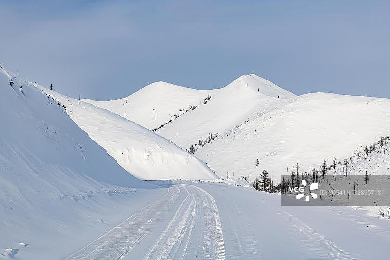 雪山山口，孙塔尔-哈亚塔山脉，骸骨之路，萨哈共和国，雅库特，俄罗斯图片素材