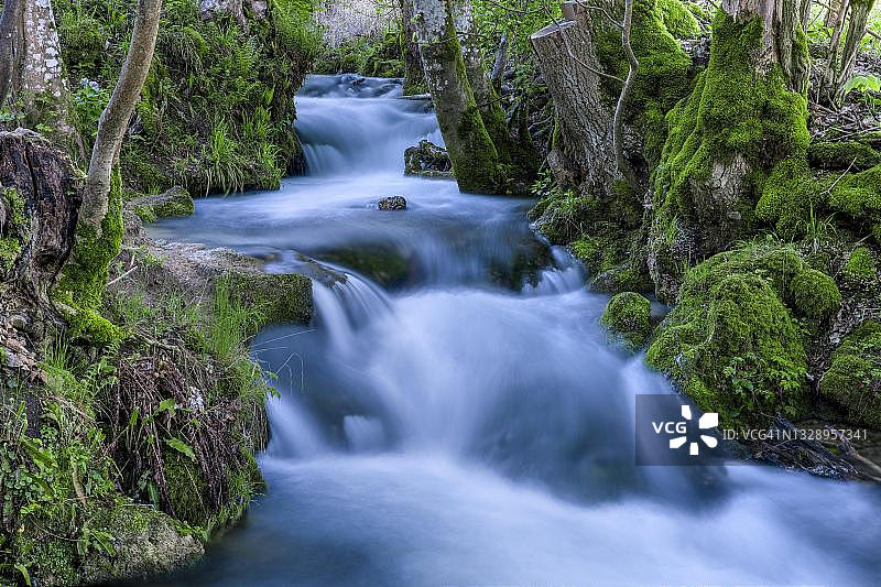 德国巴登-符腾堡州布吕尔巴赫河水景图片素材