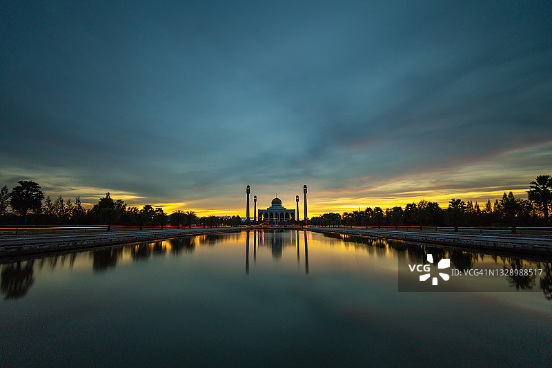 清真寺的日落图片素材