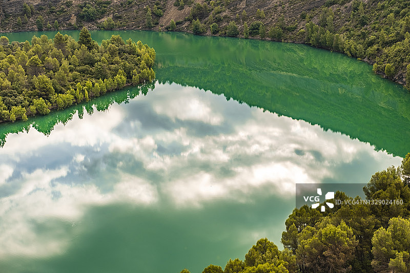 卡马拉萨湖和蒙特塞克山脉图片素材