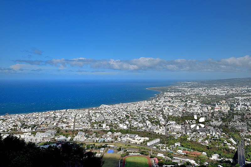 从瞭望台俯瞰留尼汪岛圣但尼图片素材