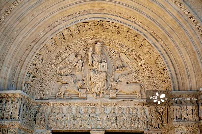 阿尔勒的圣特罗菲莫教堂图片素材