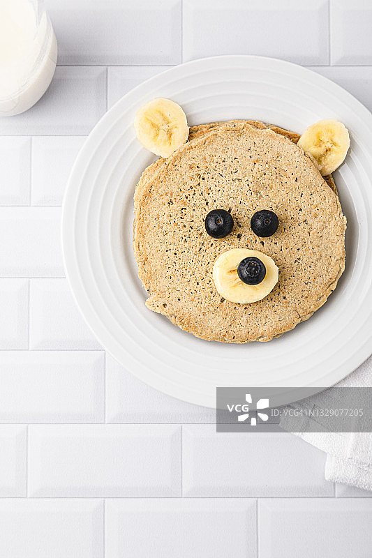 儿童熊形煎饼图片素材