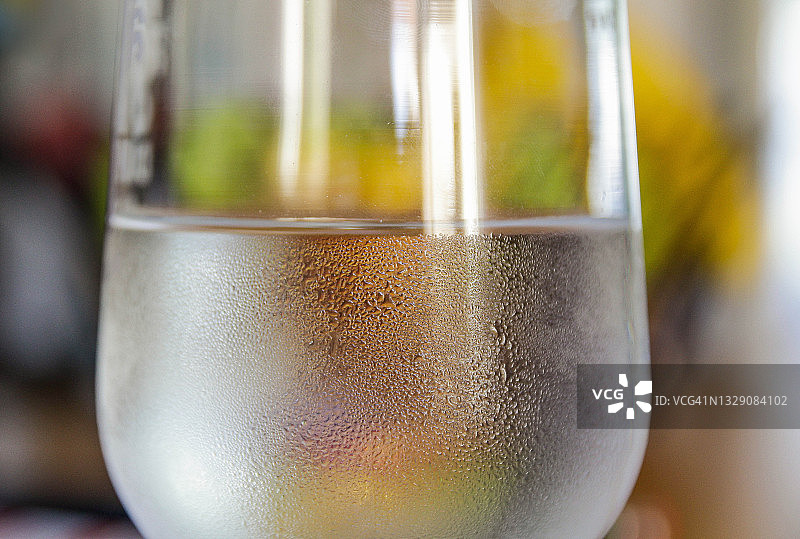 玻璃杯里的冷水图片素材