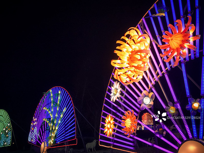 中国元宵节之夜的扇形灯笼完整画面图片素材