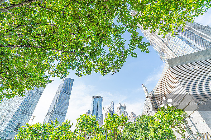 现代生态城市仰视图图片素材