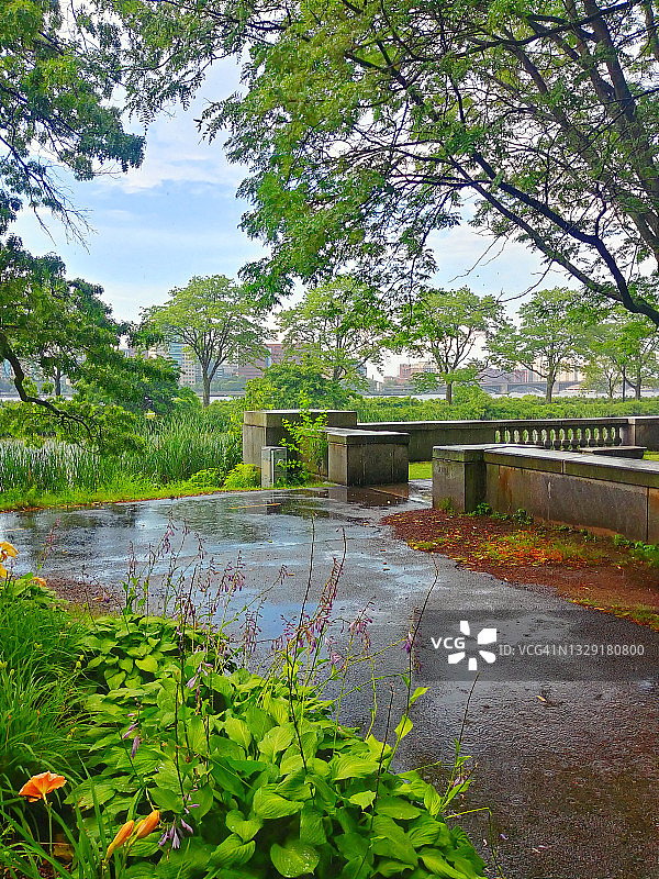 雨后查尔斯河天空放晴图片素材