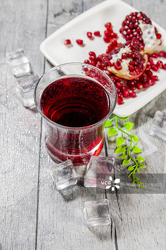 鲜榨石榴汁图片素材