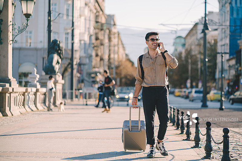 独自环游世界的男人图片素材