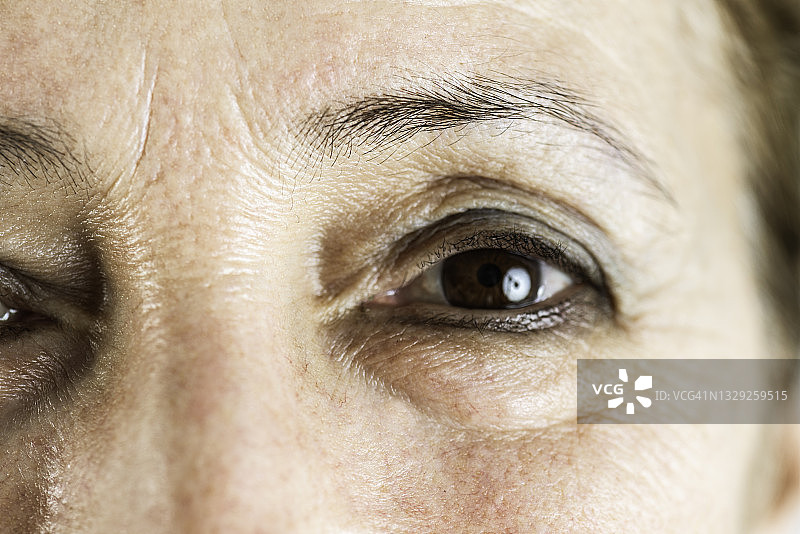 年长女性的眼睛图片素材