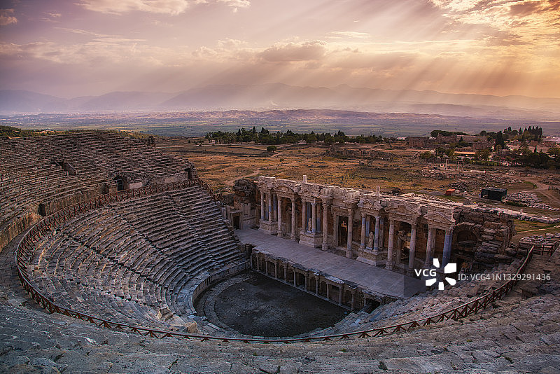 希拉波利斯：土耳其棉花堡的罗马剧院图片素材