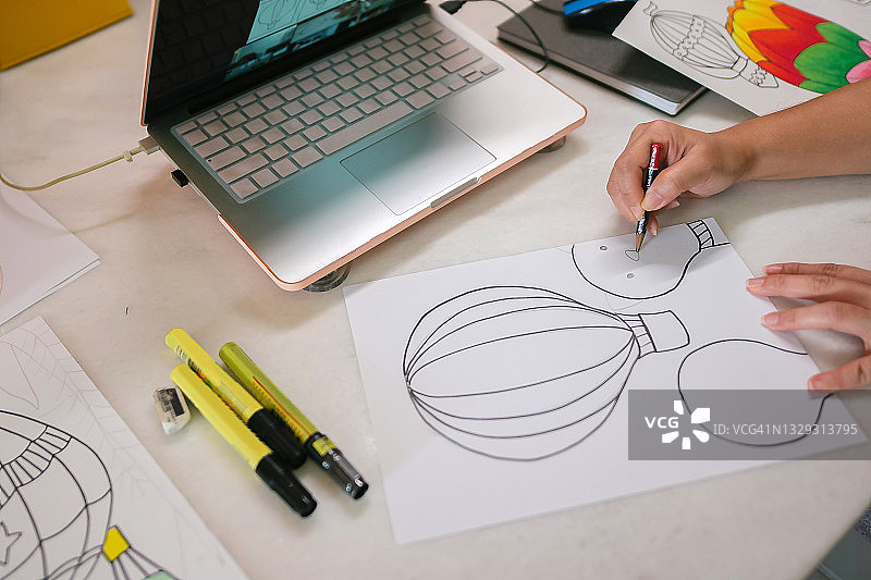 中国女教师在家上网课图片素材