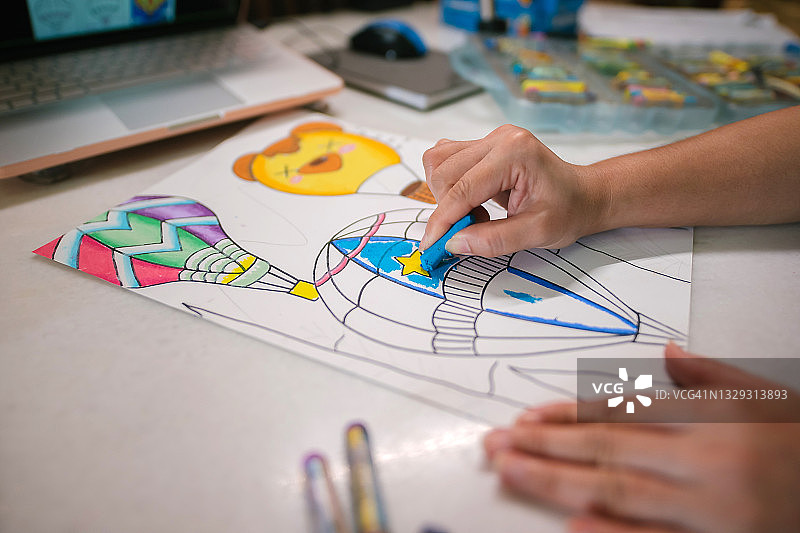 中国女教师在家上网课图片素材