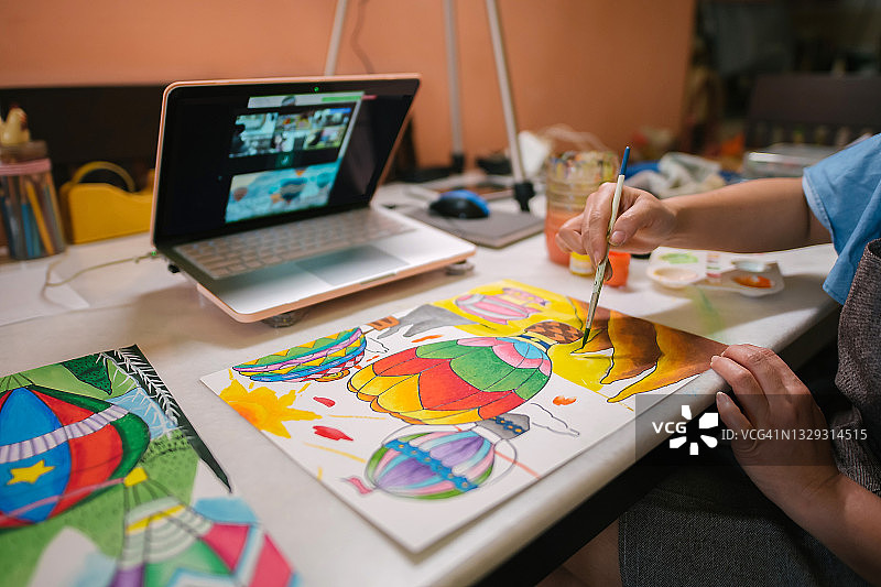 中国女教师在家上网课图片素材