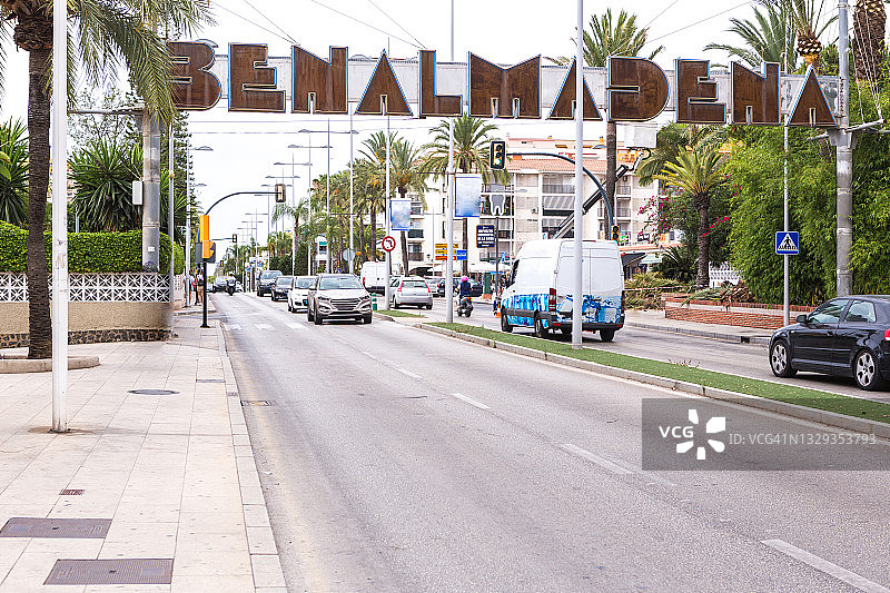 西班牙马拉加贝纳尔马德纳市政区入口全景字母图片素材