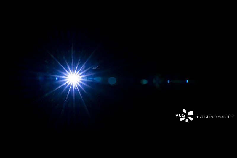 黑暗中的光芒图片素材