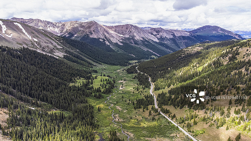 航拍科罗拉多落基山脉图片素材