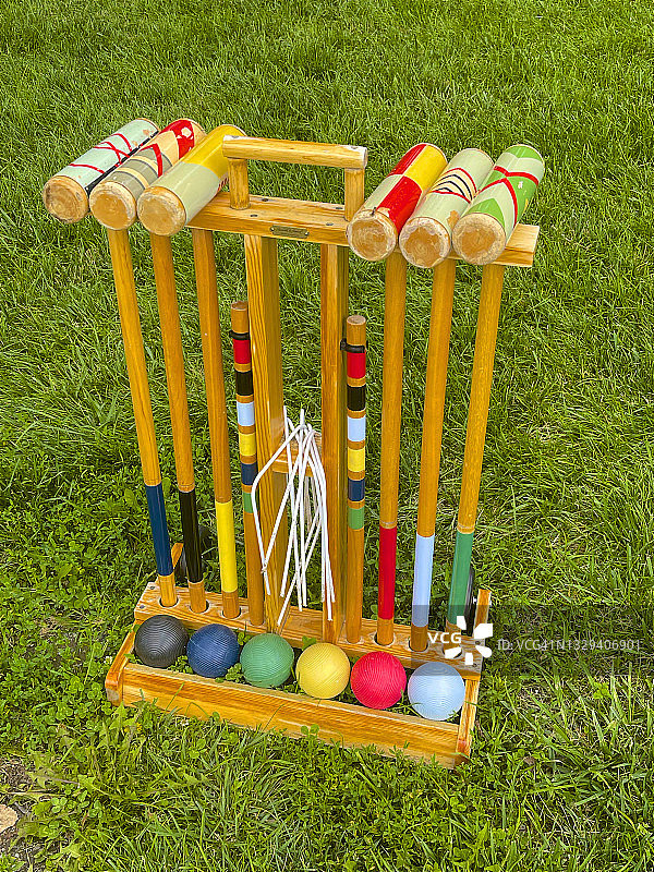 草地上的槌球套装图片素材