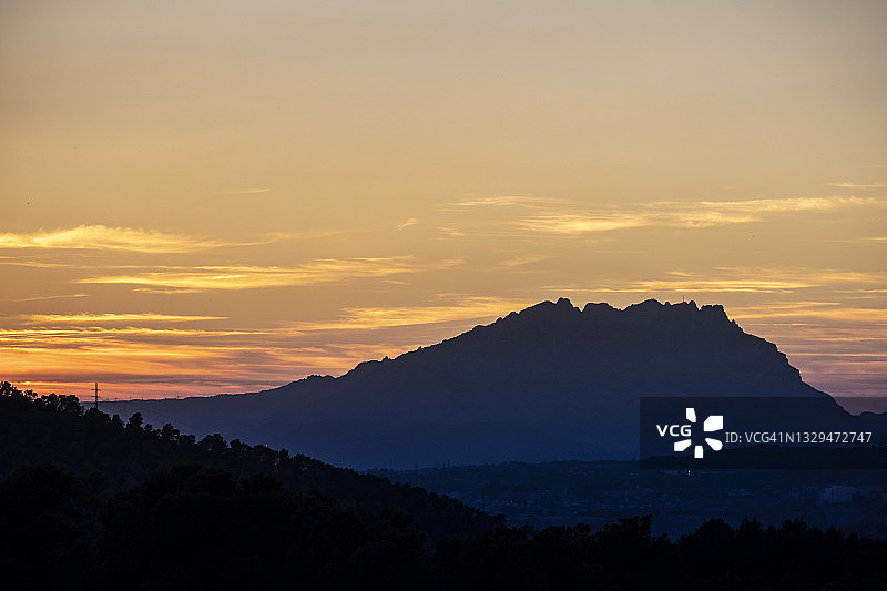 山脉轮廓黄昏图片素材