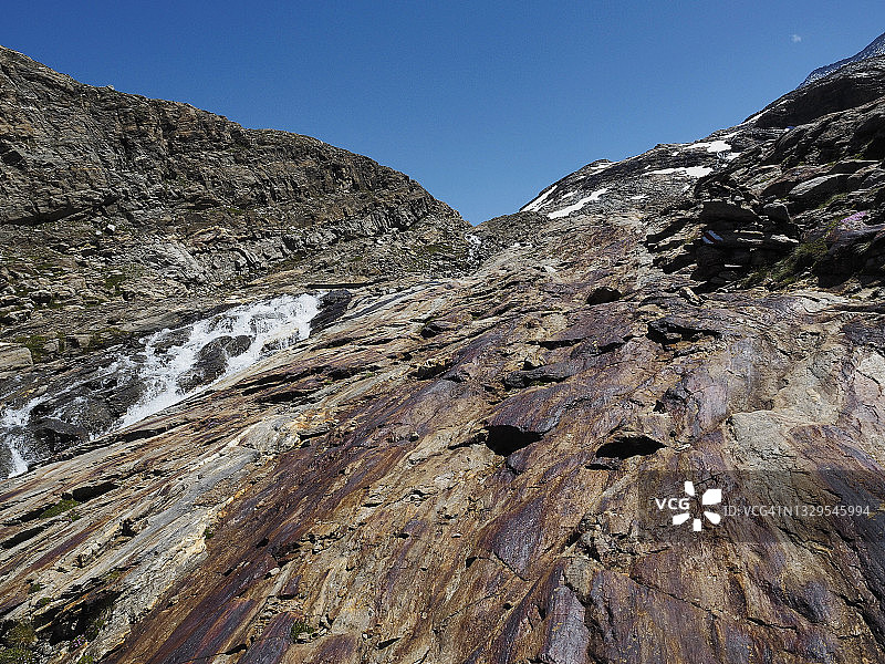 辛普伦山口附近Chaltwassertalli的崎岖高山地形和山涧图片素材