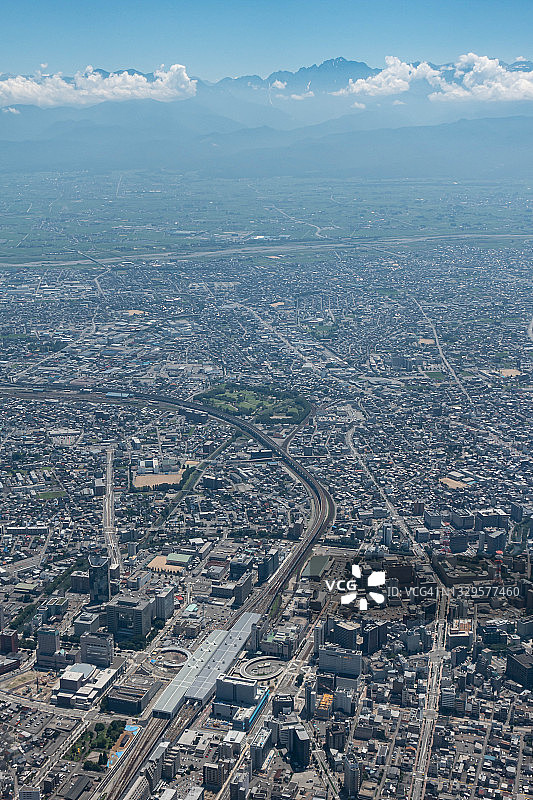 飞机航拍日本富山县立山和富山市图片素材