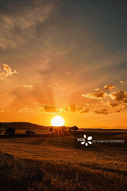 日落时分的橘色太阳图片素材