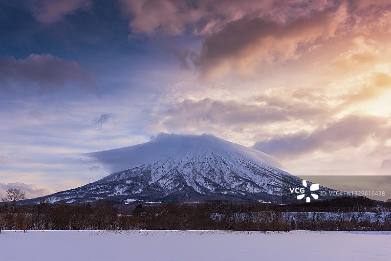 日本北海道羊蹄山图片素材
