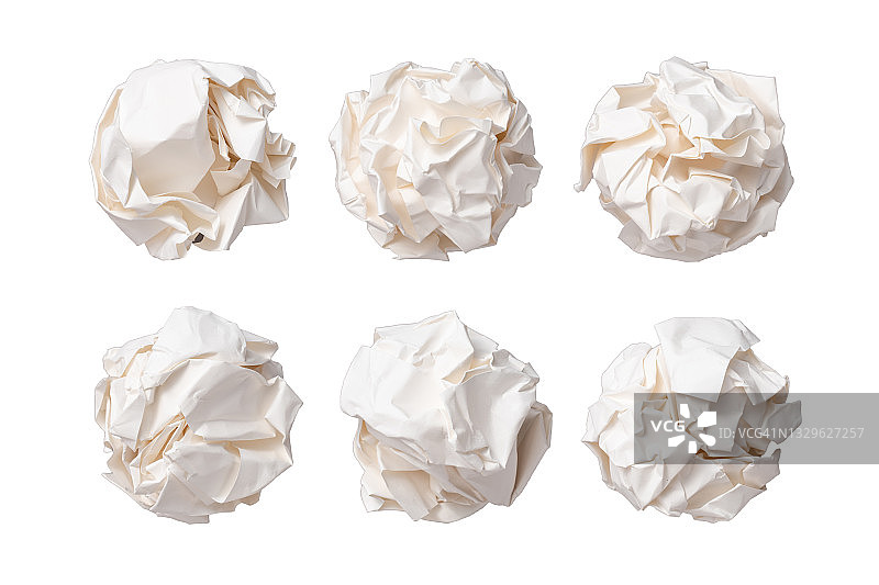 白色背景上孤立的白色皱纸团图片素材