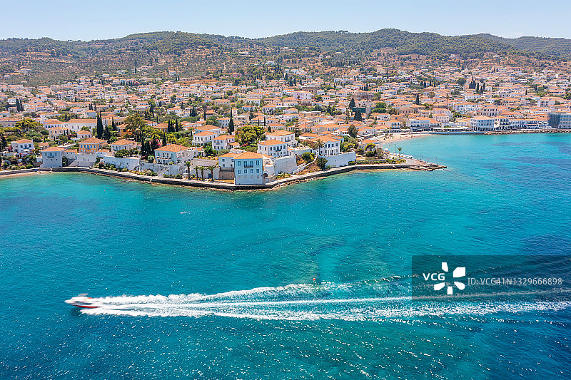 希腊斯佩采斯岛附近快艇航拍照片图片素材