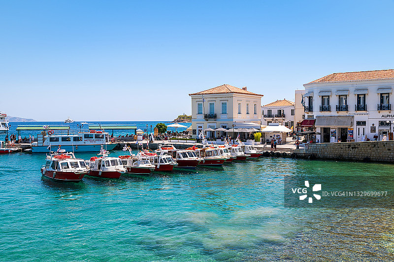 希腊斯佩采斯岛上的海港图片素材