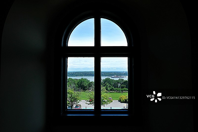 加拿大魁北克市的窗外景色图片素材