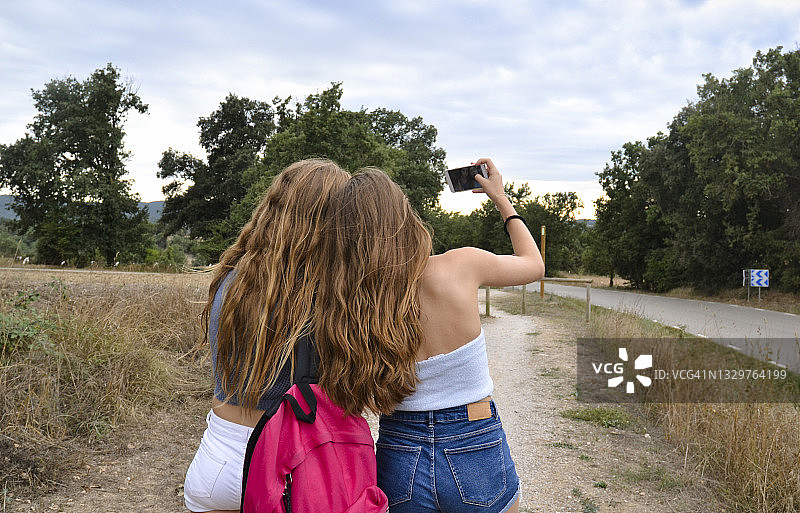 年轻少女自拍图片素材