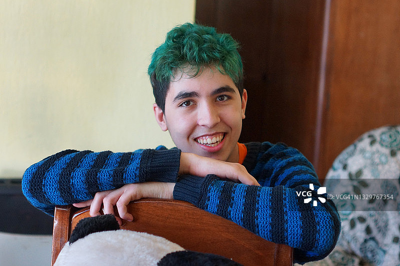 青少年男孩肖像图片素材