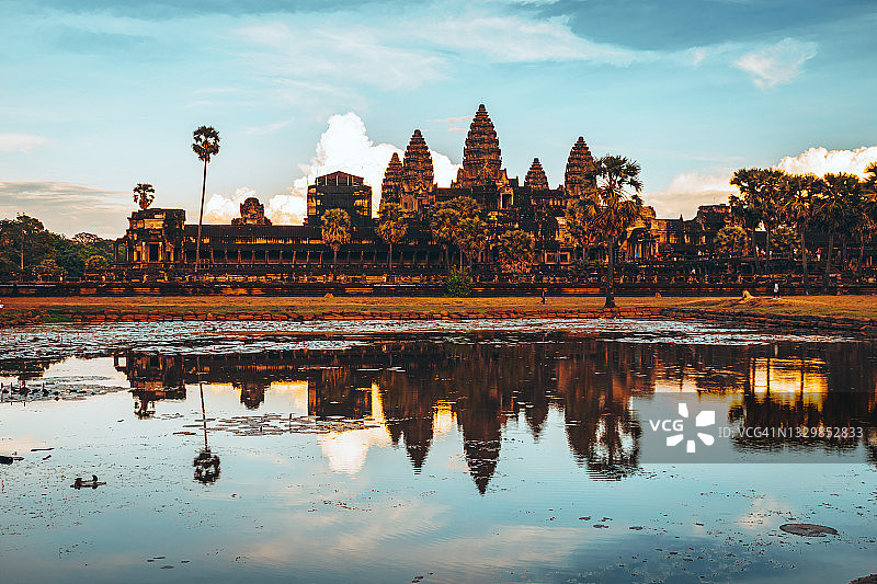 亚洲柬埔寨吴哥窟日落时分的景色图片素材