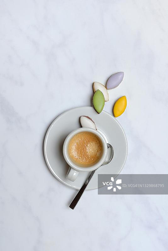 卡利松杏仁饼和咖啡图片素材