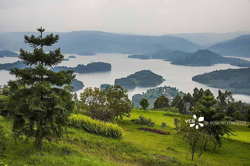 俯瞰乌干达布尼奥尼湖图片素材