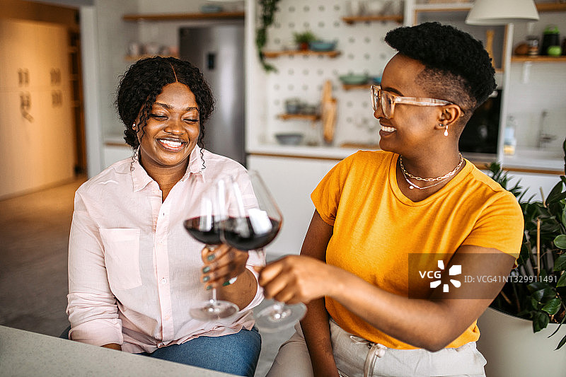 与朋友的线上派对图片素材