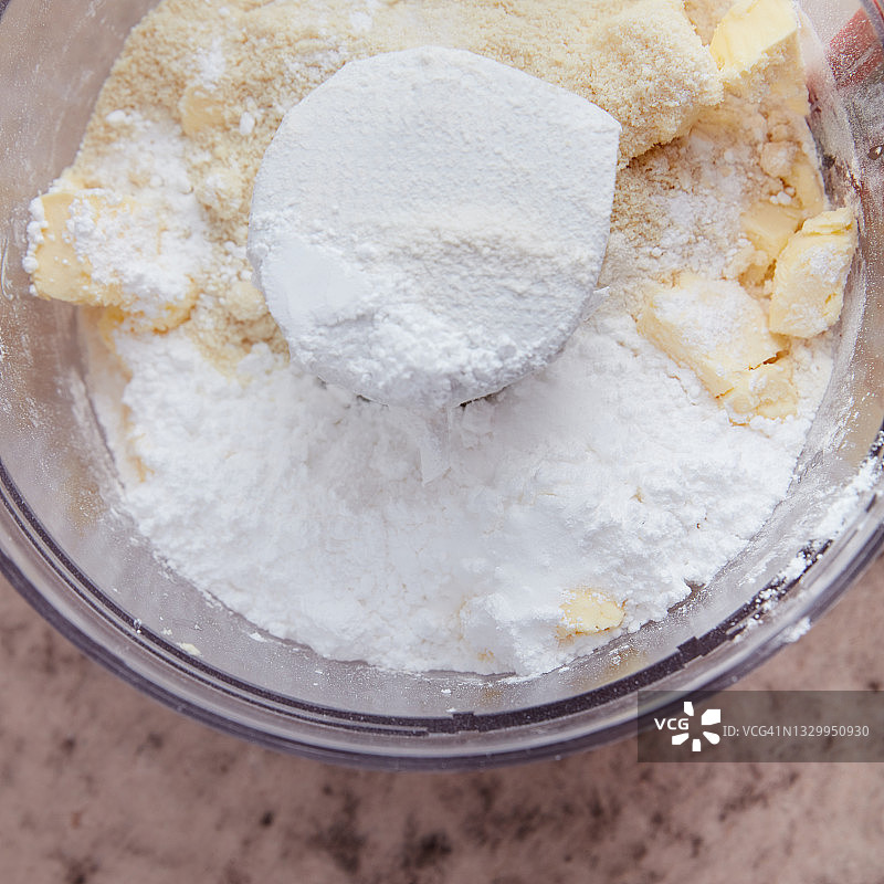 食物料理机中的馅饼皮配料图片素材