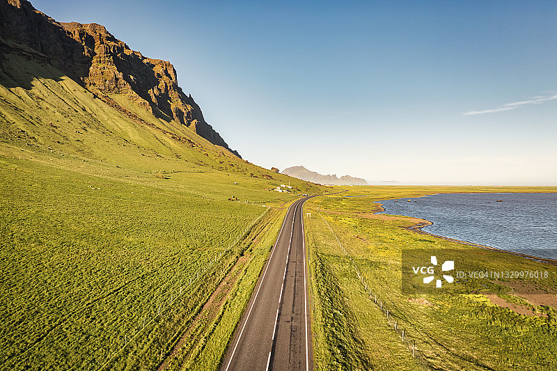 夏季冰岛1号公路乡村道路航拍图片素材