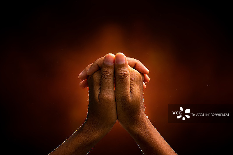 象征、手和宗教传达了美丽的身体信仰图片素材