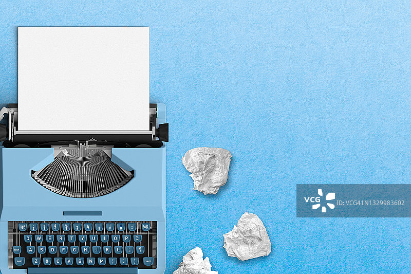 带空白纸和复制空间的旧蓝色打字机图片素材