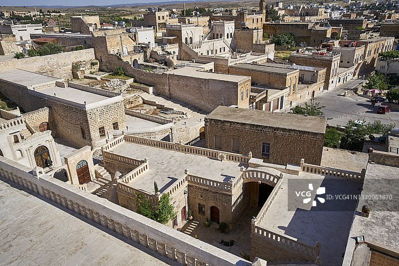 从科努克埃维拍摄的土耳其东南部米迪亚特古镇全景图片素材