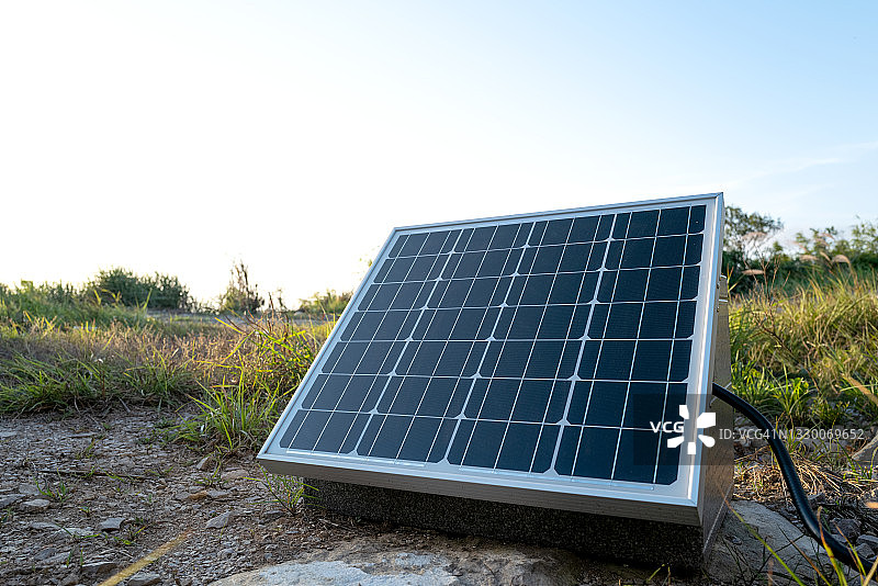 小型太阳能电池供电图片素材
