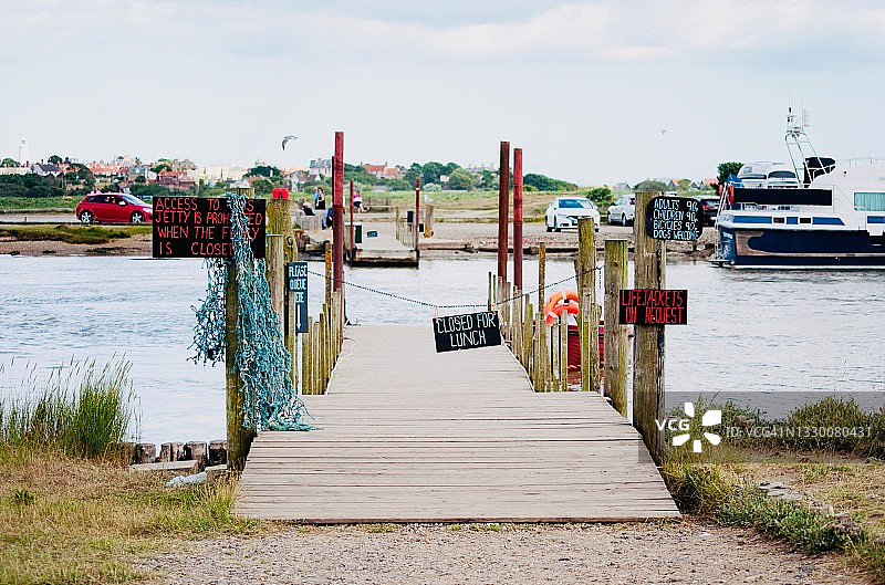 午餐时间歇业图片素材