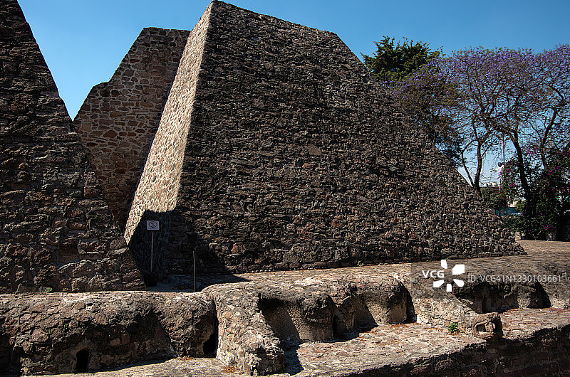 特纳尤卡金字塔，墨西哥州特拉尔内潘特拉德巴斯，墨西哥图片素材
