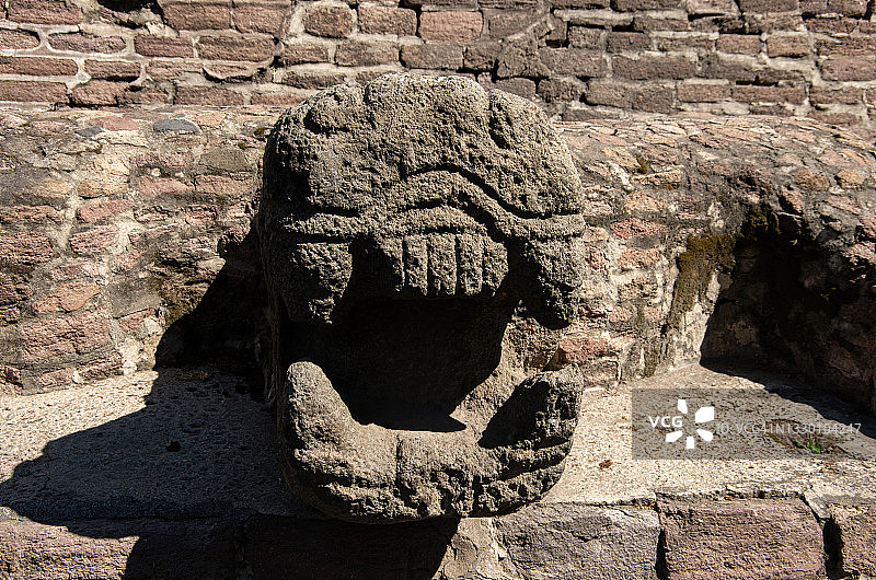 特纳尤卡金字塔蛇头雕像，墨西哥图片素材