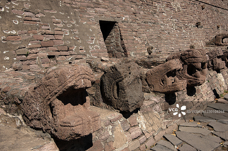 特纳尤卡金字塔，墨西哥州特拉尔内潘特拉德巴斯，墨西哥图片素材