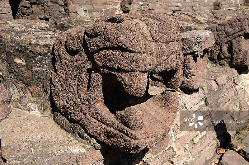 特纳尤卡金字塔蛇头雕像，墨西哥图片素材