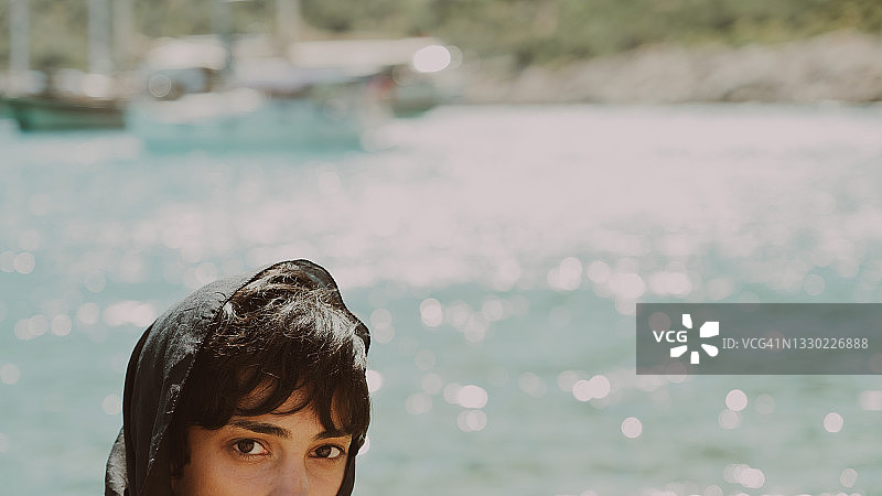 在海中游泳的水下女人图片素材